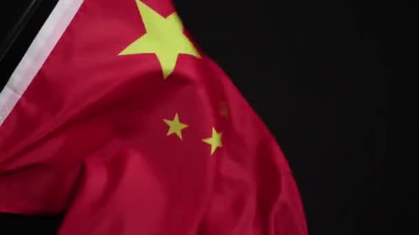 Chinesische Nationalflagge Auf Dunklem Hintergrund Hochwertiges Filmmaterial — Stockvideo