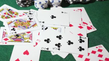 Masa 31 'de poker fişleri. Yüksek kalite 4k görüntü