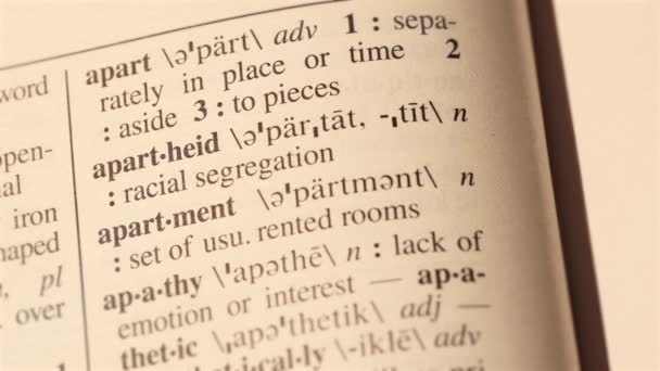 Apartheid Slovo Definice Stránky Text Písmena Slovníku Vysoce Kvalitní Záběry — Stock video