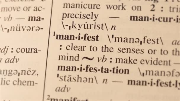 Manifest Woord Definitie Pagina Tekst Letters Woordenboek Hoge Kwaliteit Beeldmateriaal — Stockvideo