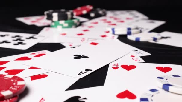 Dolly Spielkarten Glücksspiel Auf Tisch Hochwertiges Filmmaterial — Stockvideo