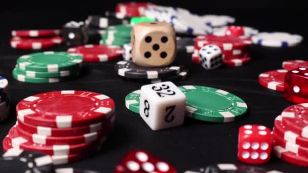 Долли Покерных Фишек Азартные Игры Концепции Столе Высококачественные Кадры — стоковое видео