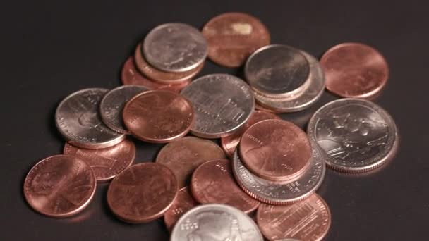 美国硬币在转盘桌上 高质量的4K镜头 — 图库视频影像