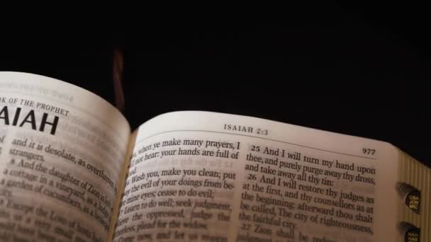 Bíblia Antigo Testamento Livro Isaías Título Imagens Alta Qualidade — Vídeo de Stock