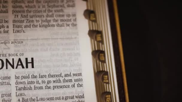 Τίτλος Του Βιβλίου Της Παλαιάς Διαθήκης Του Ιωνά Υψηλής Ποιότητας — Αρχείο Βίντεο