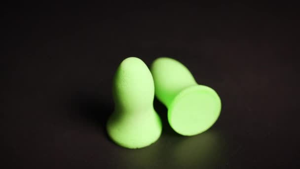 ターンテーブルの緑の安全耳栓 高品質の4K映像 — ストック動画
