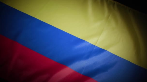 Dynamischer Schwenk Der Kolumbianischen Flagge Hochwertiges Filmmaterial — Stockvideo