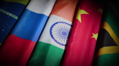 BRICS Ulusları Brezilya Rusya Hindistan Güney Afrika platformunda. Yüksek kalite 4k görüntü