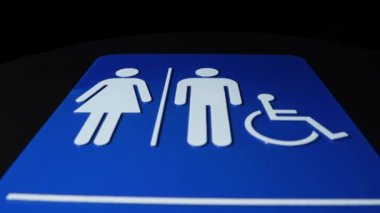 Tüm cinsiyet tuvaletlerinin mavi işareti 1. Yüksek kalite 4k görüntü