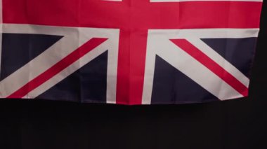 Büyük Britanya bayrağı koyu arkaplan 2 'de. Yüksek kalite 4k görüntü