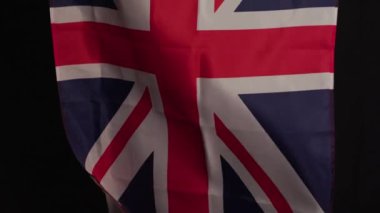 Büyük Britanya bayrağı koyu arkaplan 1 'de. Yüksek kalite 4k görüntü