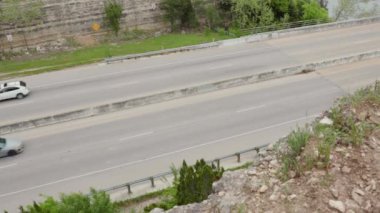 12 Pennybacker Köprüsü Austin Lake McDonald Texas trafiği. Yüksek kalite 4k görüntü