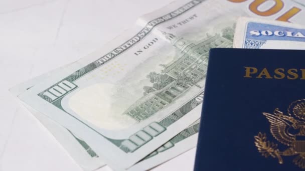Sociální Pojištění Karta Ssn Pas Dokumenty Peníze Dolarů Cestovní Koncept — Stock video