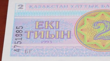 2 Kazakistan tiyn ulusal para birimi. Yasal ihale faturası Merkez Bankası 2. Yüksek kalite 4k görüntü