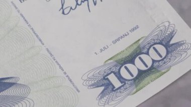 1000 Bosna-Hersek dinarı, ulusal para birimi, yasal ihale banknotu, merkez bankası 2. Yüksek kalite 4k görüntü