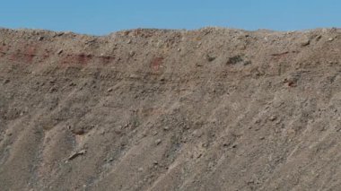Arizona Meteor Krateri, ormanı taşlaştırdı, çöl manzarası gezisi varış noktası turizm 1. Yüksek kalite 4k görüntü