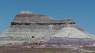 33 Arizona taşlaşmış orman mavi mesa çöl manzarası dış kayalar dağların istikameti. Yüksek kalite 4k görüntü