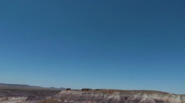37 Arizona taşlaşmış orman mavi mesa çöl manzarası dış kayalar dağların istikameti. Yüksek kalite 4k görüntü
