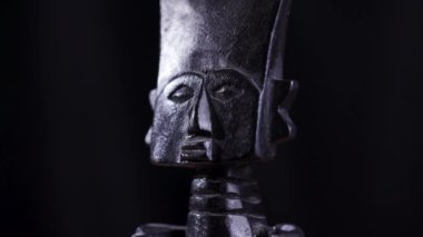 Afrika Akwaaba Bebek Gana Heykel Heykeli Turntable 'da Dönüyor. Yüksek kalite 4k görüntü