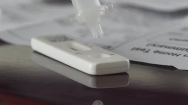 Sağlık kontrolü için Covid-19 test kitini evde kapat. Yüksek kalite 4k görüntü