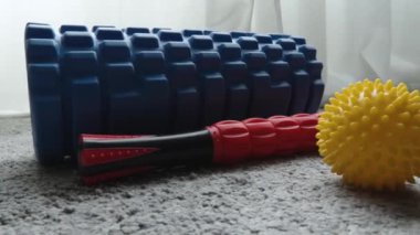 Massager roller ball sağlık konsepti terapi ve apartman ortamında rahatlama için. Yüksek kalite 4k görüntü
