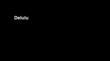 Bu video siyah arkaplanda beyaz Delulu kelimesinin geçtiği minimalist bir tasarım sergiliyor. Karşıtlık, cesaretini ve benzersizliğini vurguluyor.