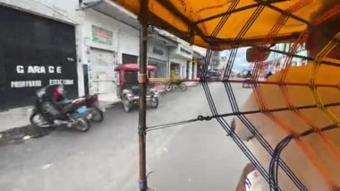 Bir Mototaxi Dikey 'den Editoryal Pazar Hızı. Yüksek kalite 4k görüntü