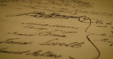 Bu video, sözleşmelerin profesyonel bir ortamda önemini vurguluyor, anlaşmaların resmileştirilmesi sürecini ve güvenin içerdiği