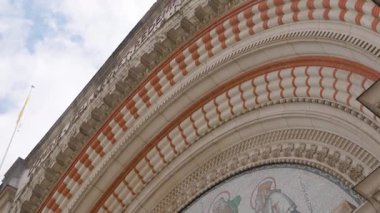 Westminster Katedrali 'nin çizgili tuğla ve taş kemeri. Yüksek kalite 4k görüntü