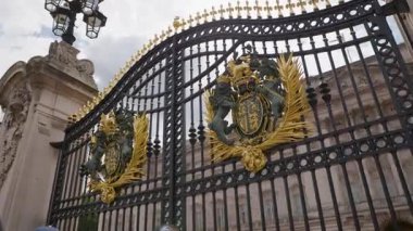 Londra, İngiltere 27 Temmuz 2025: Buckingham Sarayı Londra Avrupa tarihi kapısı 1784 