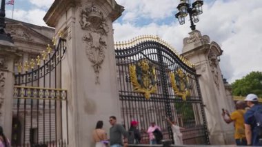 Londra, İngiltere 27 Temmuz 2025: Buckingham Sarayı Londra Avrupa çitleri İngiltere 1789 