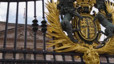 Londra, İngiltere 27 Temmuz 2025: Buckingham Sarayı Londra Avrupa kapısı 1788 