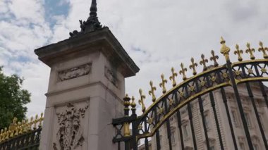 Londra, İngiltere 27 Temmuz 2025: Buckingham Sarayı Avrupa Mimari Tarihi Kent 1742 