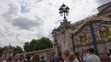 Londra, İngiltere 27 Temmuz 2025: Buckingham Sarayı Londra kapısı mimarisi İngiltere 1768 