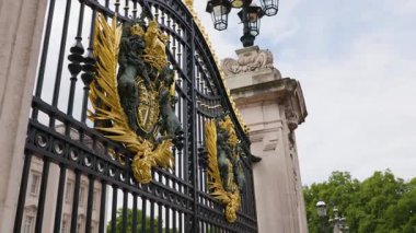 Londra, İngiltere 27 Temmuz 2025: Buckingham Sarayı Londra Avrupa mimari kapısı İngiltere 1761 