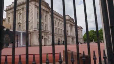 Londra, İngiltere 27 Temmuz 2025: Buckingham Sarayı Londra Avrupa mimari kapısı Birleşik Krallık 1792 