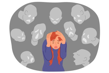 Halüsinasyonlar yüzünden panik atak geçiren bir kız hayaletler ve ruhlar görüyor. Kadın halüsinasyon ve çığlıklardan muzdarip. Kafasını ellerle kapatıyor. Psikotropik ilaçlara ihtiyacı var..