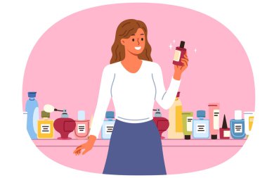 Kadın kozmetik uzmanı kırışıklıkları kaldırmak için en iyi parfümü ya da losyonu seçiyor, geniş kozmetik ürünleriyle dolu rafın yanında duruyor. Gülümseyen kız kozmetik uzmanı yeni cilt bakımı jeli gösteriyor