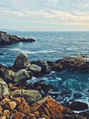 Çok soğuk ama denizin önünde sakin bir gün.