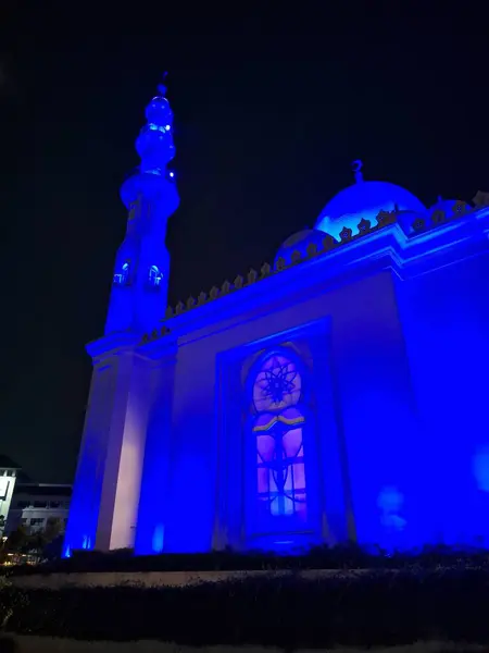 Endonezya 'daki Büyük Cami' nin En Güzel Gece Manzarası