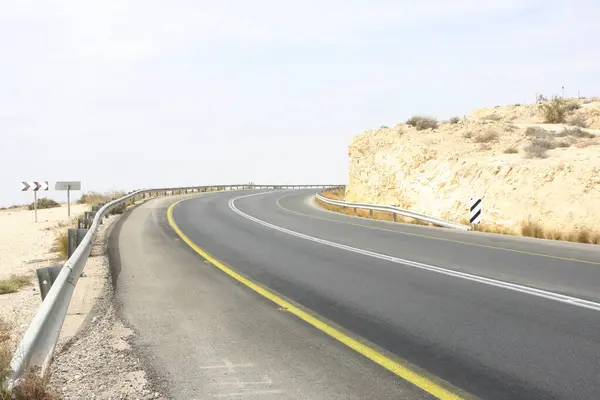 Çölde yol