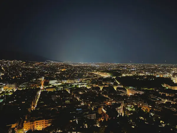 Yunanistan 'ın Atina şehrinin gece manzarası. gece şehir manzarası