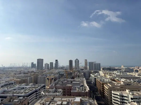 Dubai 'nin ufuk çizgisinin panoramik görüntüsü