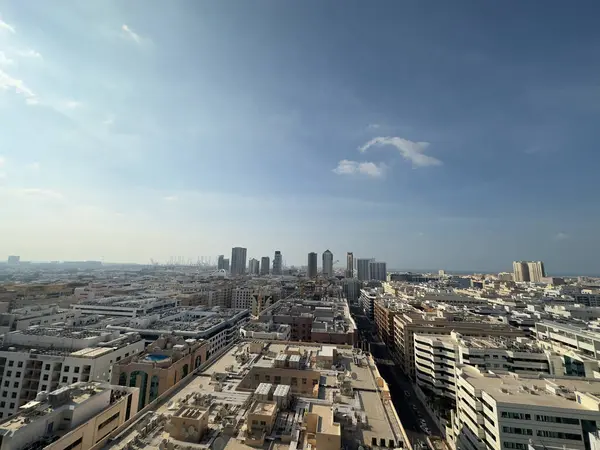 Dubai 'nin ufuk çizgisinin panoramik görüntüsü