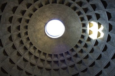 Pantheon, Roma 'nın kubbesinde bir delik.