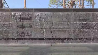 Modern Taş Duvar Tasarımı Üzerine Şehir Suyu Özeti