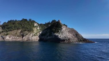 Sakin Ada Etrafı Sakin Deniz ile çevrili