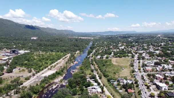 코스킨 포닐라의 그리고 사이트의 파노라마의 시에라 크르도바 아르헨티나 도로에서 사람들과 — 비디오
