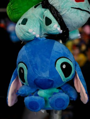 Stitch ve Bulbasaur peluş oyuncaklar. Lilo, Stitch ve Pokemon. Çocuklar için yumuşak oyuncaklar. Koleksiyonlar.