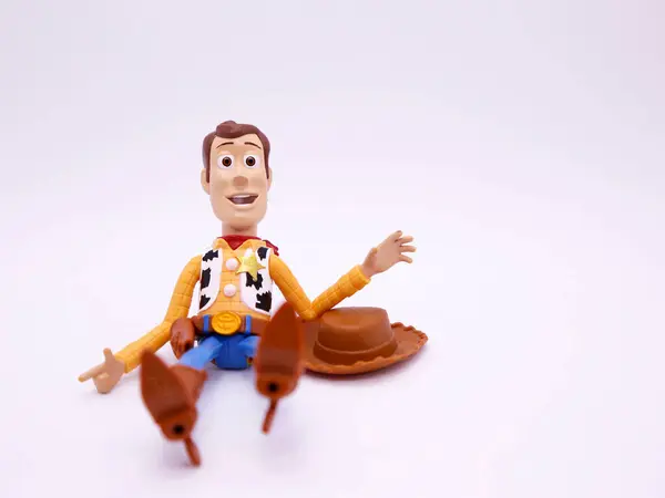 Oyuncak hikaye filmi. Woody bebek. Pixar ve Disney oyuncakları. Kovboy. Sadık dostun olacağım. İzole edilmiş beyaz.